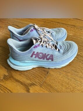 HOKA Women’s Mach 5 Running Shoes. Size 8B.